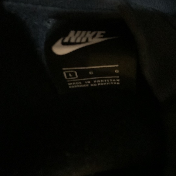 Nike sweater and short outfit - Picture 7 of 7